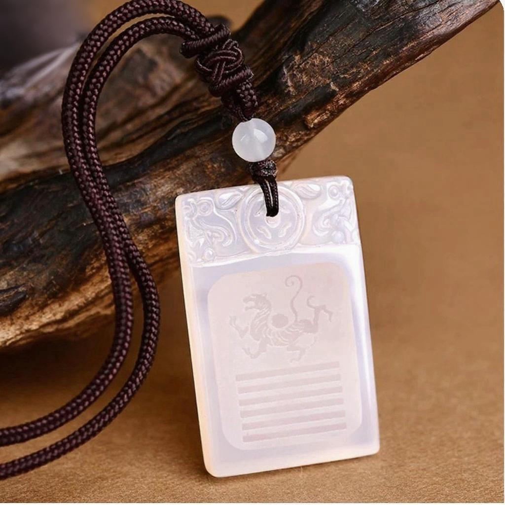 Five Elements Wu Shi Pendant in Agate