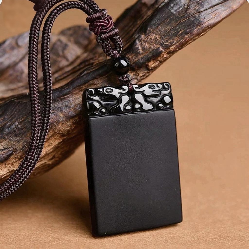 Five Elements Wu Shi Pendant in Agate