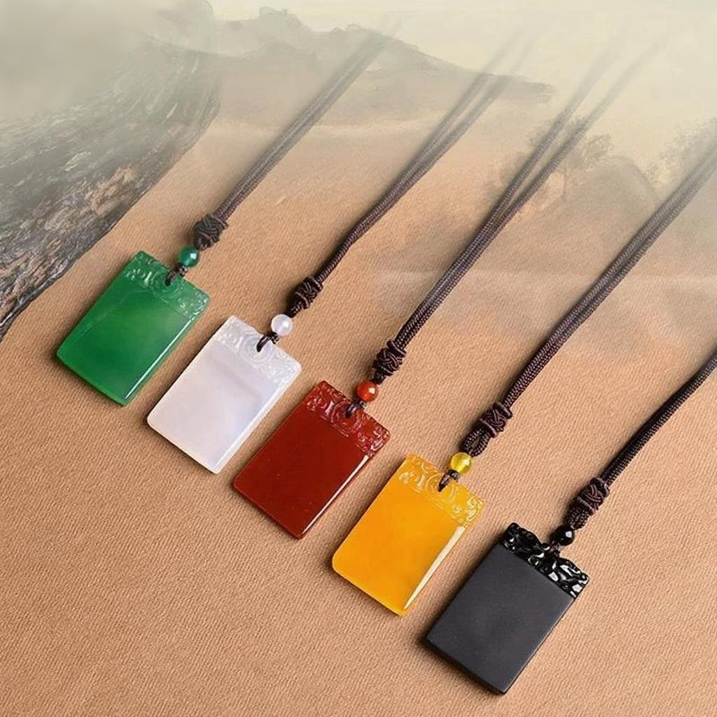 Five Elements Wu Shi Pendant in Agate